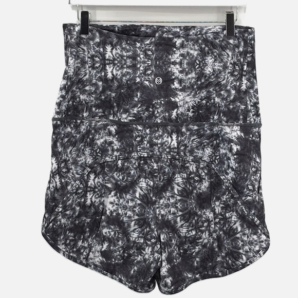 Movemama Tie Dye Activewear Shorts in Black & White - NWOT - Size Large - Picture 2 of 5